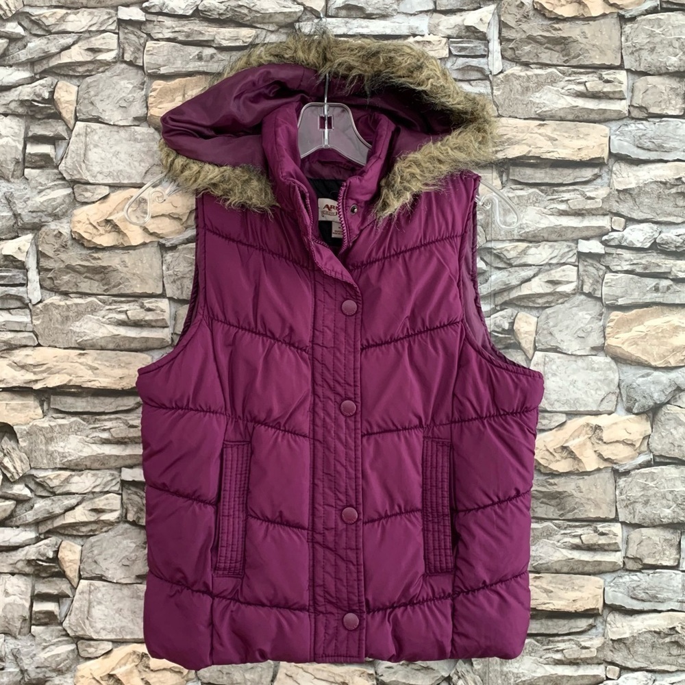 #31 Vintage Arizona Jeans Burgundy Faux Fur Trendy Hooded Puffer Vest Jacket Top
